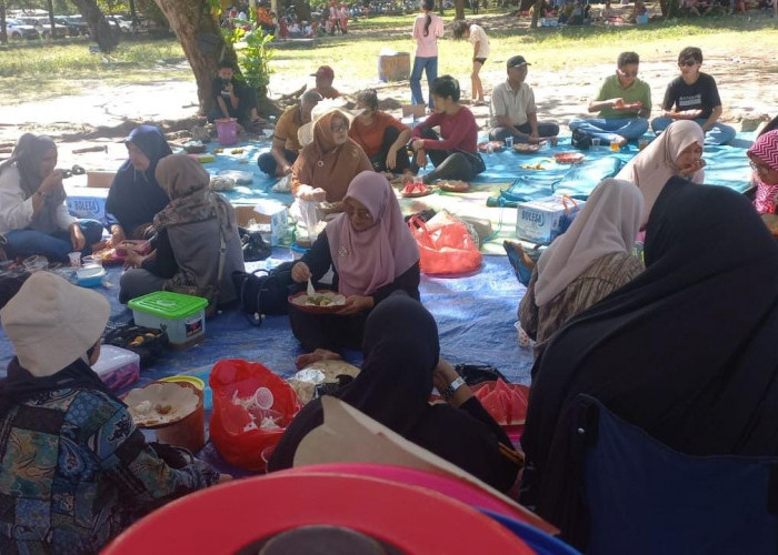 Silaturahmi Jelang Ramadan Warga Minang di Kabupaten Bangka Akrab dengan Masakan Khas Padang