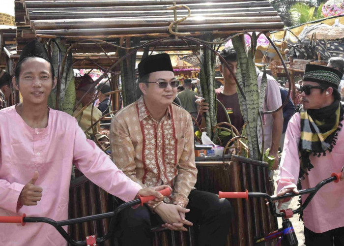 Gubernur, Bupati Dan Wabup Hadiri Pesta Adat Panggil Suku Ketapik