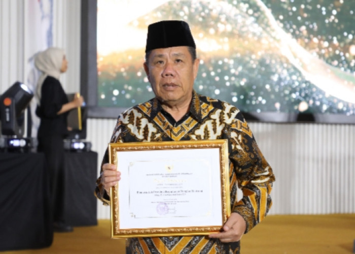 Gubernur Hidayat Terima Penghargaan Provinsi Layak Anak 2025