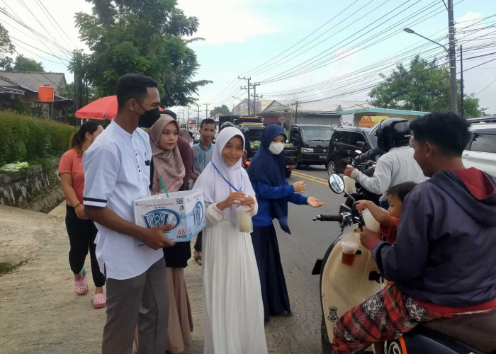 FORSAHIS PGK Gelar Bagi Takjil & Obor Keliling