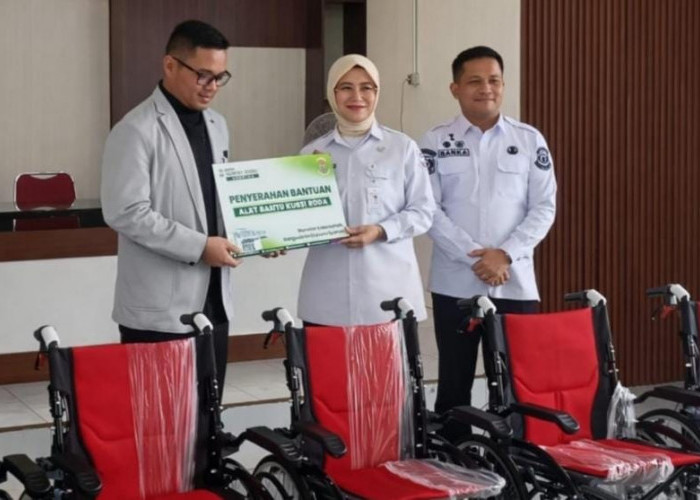 BSB Syariah Salurkan Tujuh Kursi Roda untuk Masyarakat Pangkalpinang