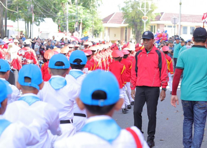 Pj. Gubernur Suganda Lepas Peserta Lomba Baris Berbaris Tingkat Provinsi