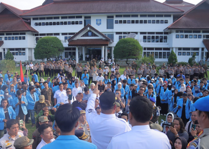 Gubernur Hidayat Arsani Terima Aspirasi Mahasiswa UBB, Tegaskan Komitmen Benahi Babel