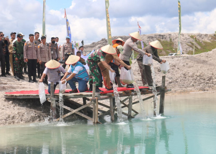 Gerakan Reboisasi Lahan Kritis dan Tabur Benih Ikan Warnai HUT ke 77 TNI di Babel