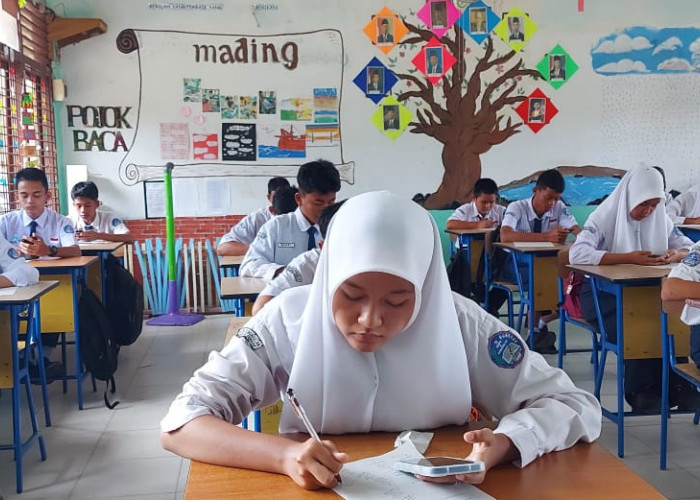 Hemat Kertas dan Manfaatkan Teknologi, PTS di SMPN 2 Sungaiselan Gunakan Android