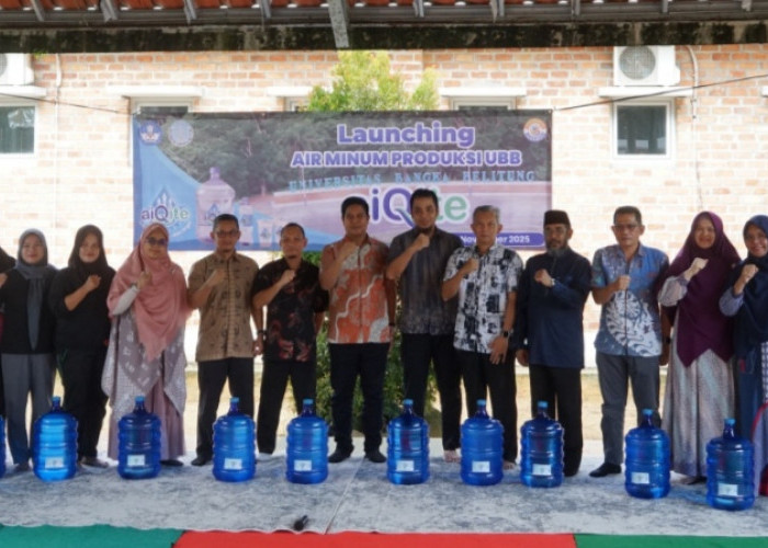 Prof. Ibrahim Launching Air Minum Isi Ulang “Aiqite” Produksi UBB