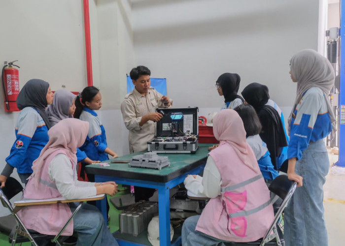 Srikandi PLN Ajak Generasi Muda Kenal Lebih Dekat Dunia Energi melalui Program Srikandi Goes to School & Campu