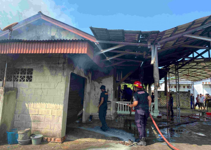 Sebuah Rumah Warga di Sripemandang Porak-poranda Dilahap Api 