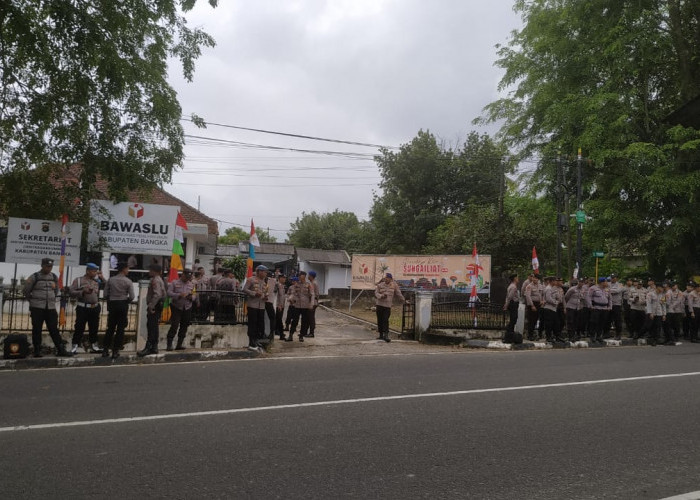 Jelang Putusan Gugatan Rato-Ramadian, Polisi Jaga Ketat Kantor Bawaslu Bangka