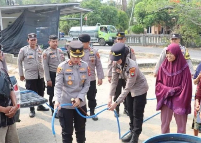 Polres Bangka Barat Salurkan 47 Ton Air Bersih untuk Warga