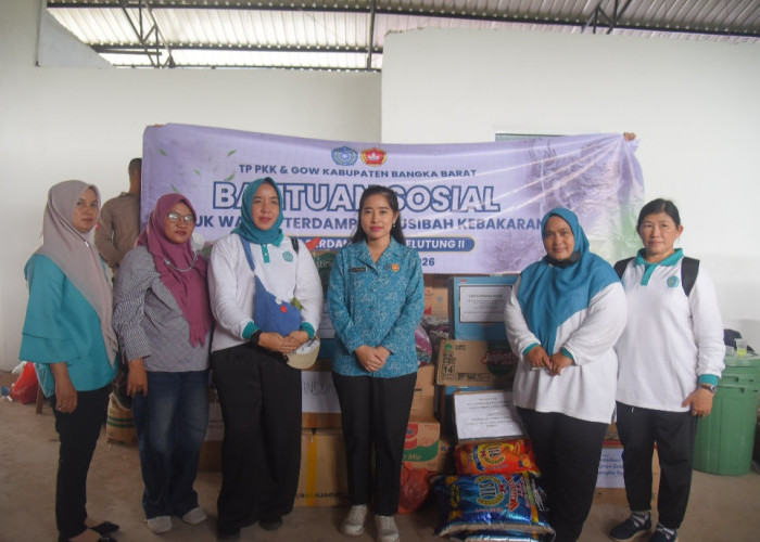 TP PKK dan GOW Bangka Barat Salurkan Bantuan Korban Kebakaran di Serdang Bangka Selatan