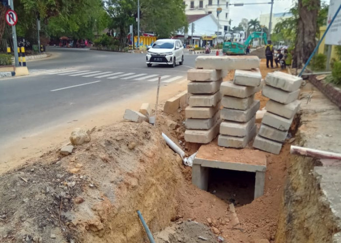 Proyek Trotoar Milik Balai PJN Babel Ancam Pengguna Jalan