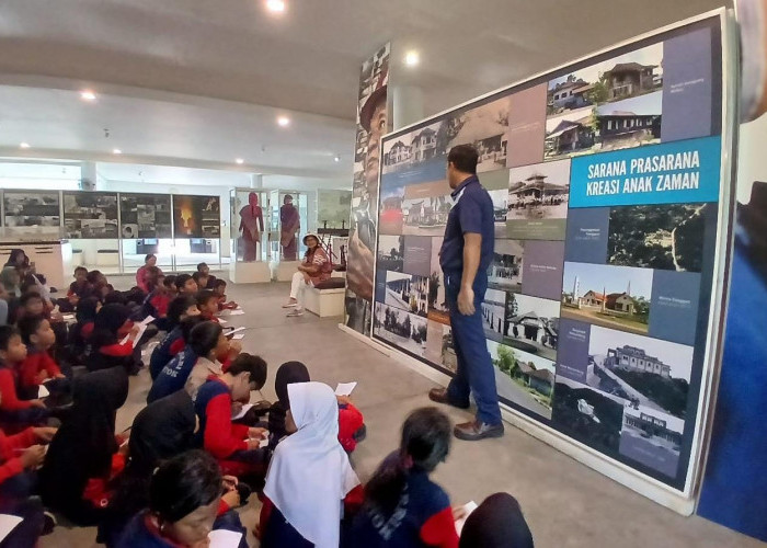 Asyiknya Belajar Sejarah di Museum Timah Indonesia, Siswa SDN 4 Mentok Antusias Banget