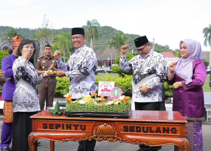 Peringati Hari Guru Nasional, Pj Gubernur Sugito Sampaikan Pentingnya Peran Guru