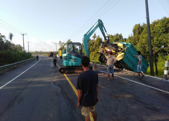 Begini Kronologi Kecelakaan 3 Truk di Desa Bikang, 1 Korban Tewas, 4 Luka-luka