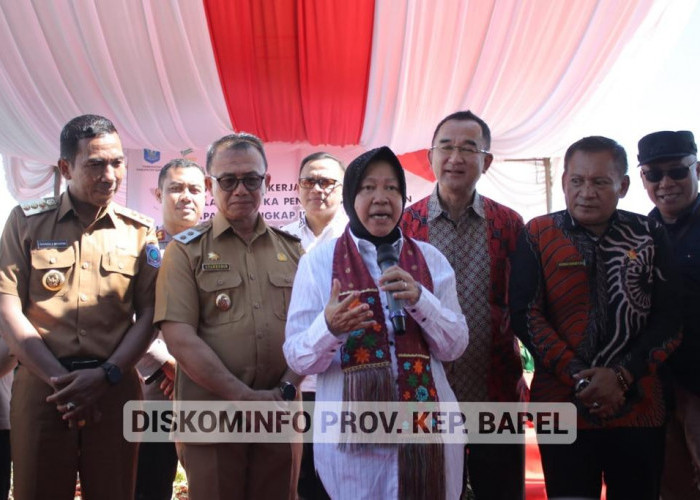 Mensos Risma Antar Bantuan Kapal Untuk Nelayan Bangka