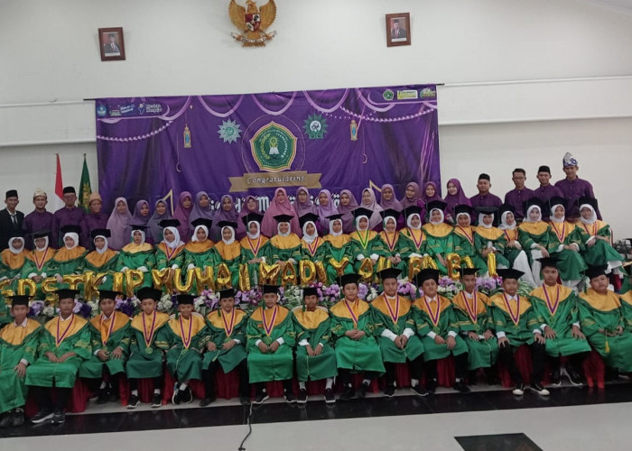 SD STKIP UMBB Gelar Wisuda Munaqosyah