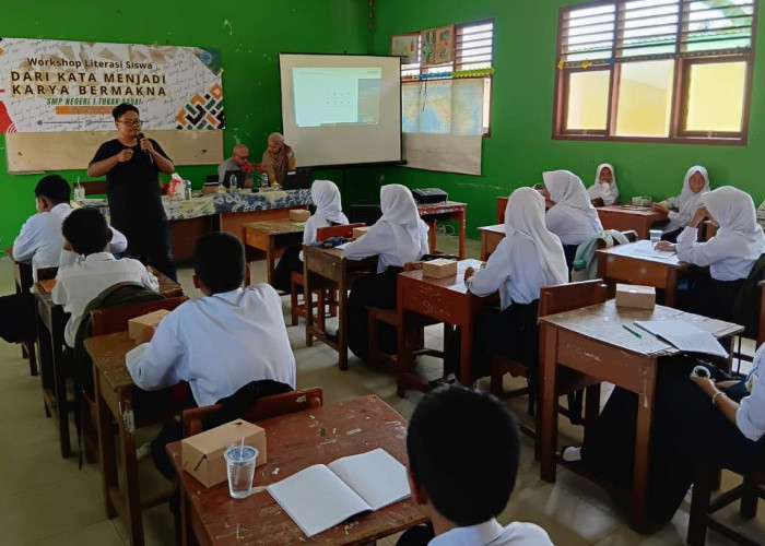 SMPN 1 Tukak Sadai Gelar Workshop Literasi: Dari Kata Menjadi Karya Bermakna