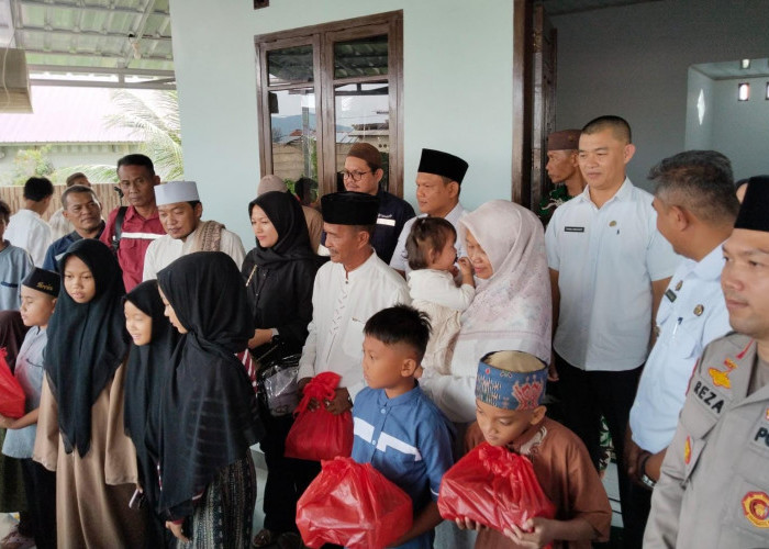 Ratusan Warga Terima Santunan dan Bingkisan dari Kuncuy