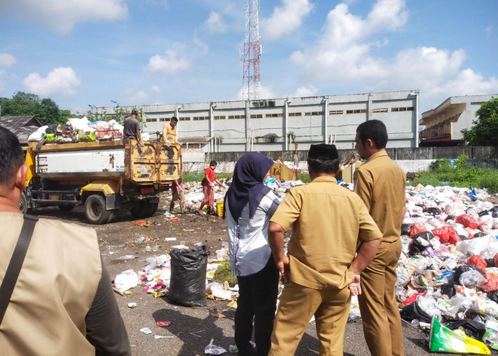 ​Atasi Penumpukan, DLH Bangka Kerahkan Tiga Armada Pengangkut Sampah ke Belinyu