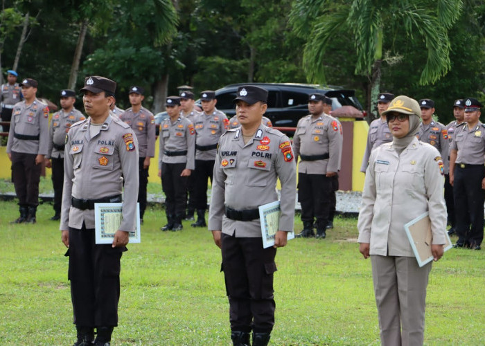 Aktif Tingkatkan Akreditasi Poliklinik Polres Bangka Tengah, Personel Ini Terima Penghargaan