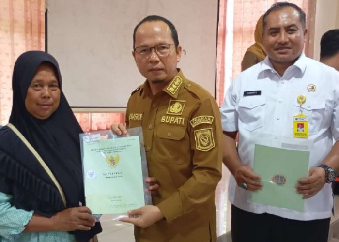 166 Warga Pangkalan Baru Resmi Kantongi Sertifikat Tanah Melalui Program PTSL