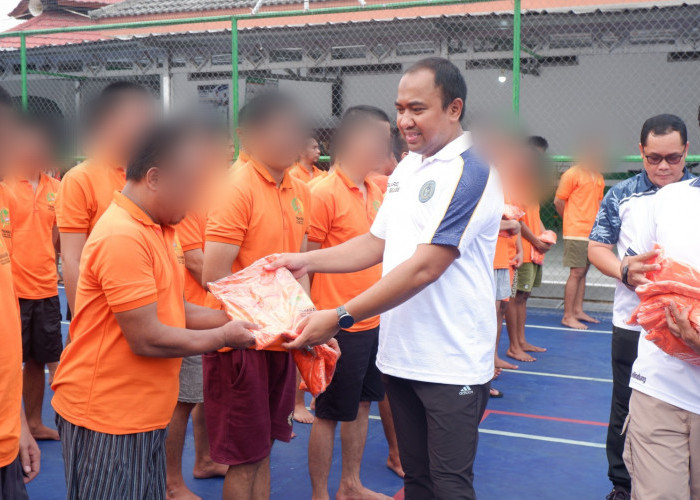 Penuhi Kebutuhan Dasar, Lapas Narkotika Pangkalpinang Distribusikan Baju DIS bagi Warga Binaan