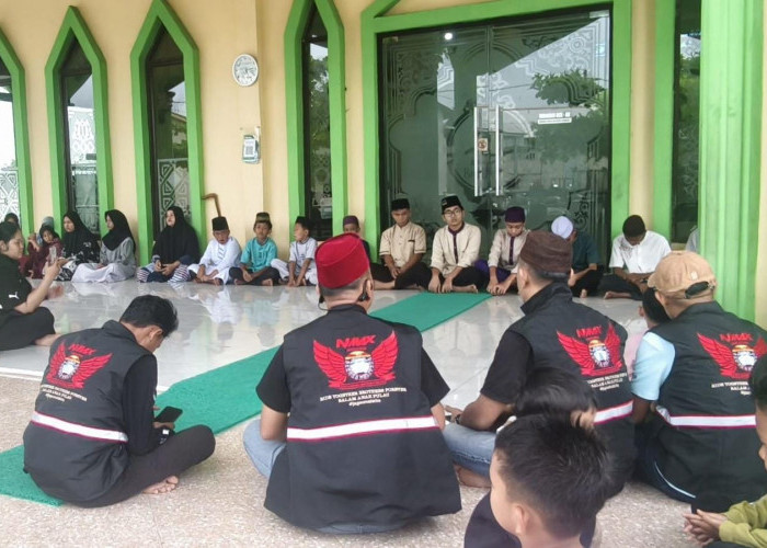 Komunitas NXR Babel Bagikan Takjil dan Bantuan ke Anak Yatim Jelang Buka Puasa Ramadan 1447 H