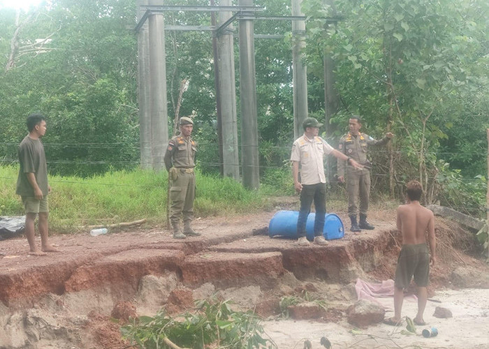 Pol PP Bangka Amankan Alat Tambang Dekat Jembatan Perimping, Tiang Listrik Terancam Roboh 
