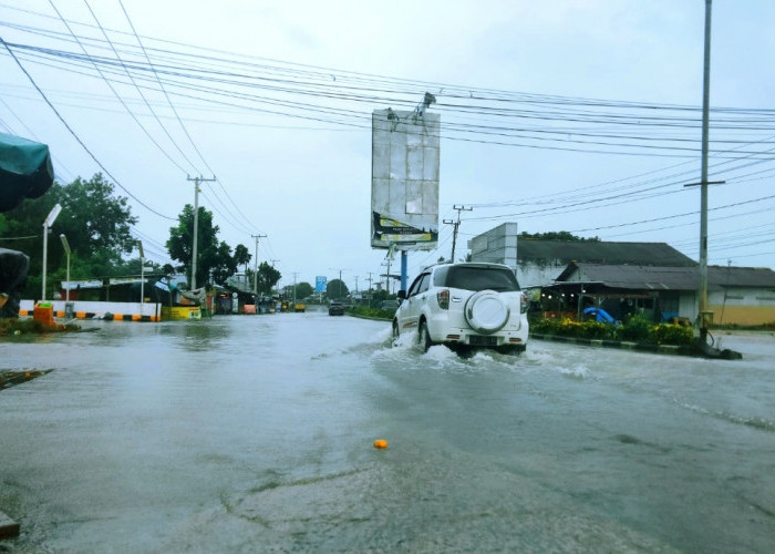 Banjir Rob Depan SPBU Kelurahan Berok, Ketinggian Air Capai 20-30 Cm 