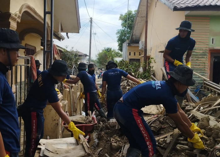 Upaya Pemulihan Pasca Banjir, Kemenkum Aceh dan Poltekpin Laksanakan Baksos di Aceh Tamiang