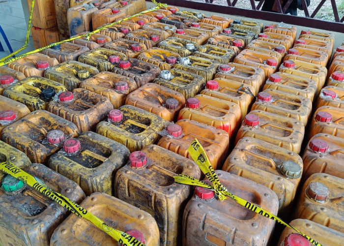 Satreskrim Polres Bangka Barat Tangkap Pelaku Penimbunan 3 Ton BBM Bersubsidi 