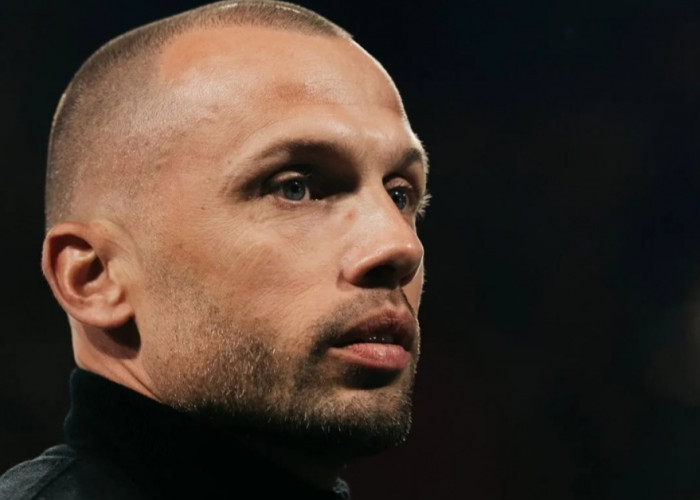 Mantan Pelatih Ajax Tolak Tawaran Latih Timnas Indonesia