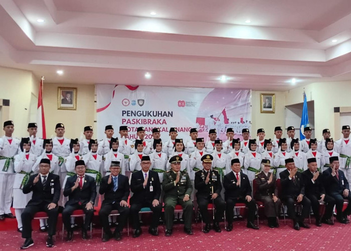 Pj. Wali Kota Kukuhkan Paskibraka Pangkalpinang 2025