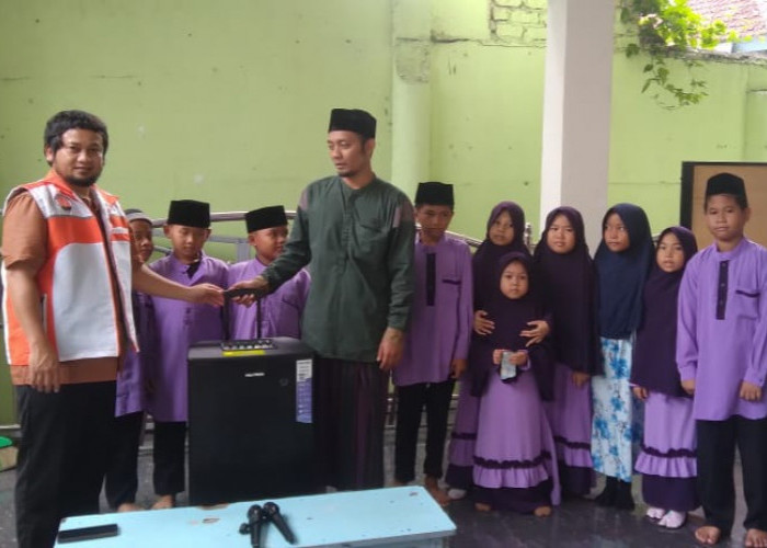 Dewan PKS Bangka Yus Rizal Bantu Sound Sistem TPA Baitul Ummah