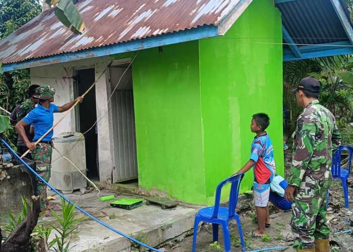 Berikan Rasa Nyaman Beribadah, Satgas TMMD Kebut Rehab Mushola Al Munawa Desa Penutuk