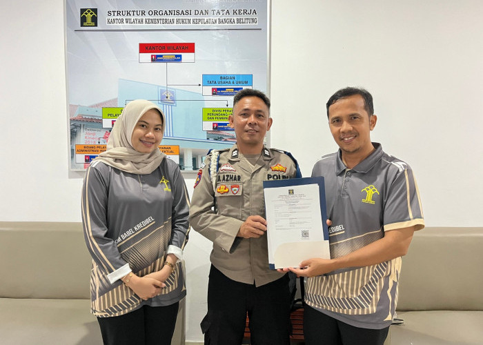 Kanwil Kemenkum Babel Serahkan Sertifikat Perseroan Perorangan