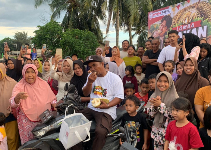 Ratusan Warga Antusias Ikuti Lomba Makan Durian Bersama Honda Babel