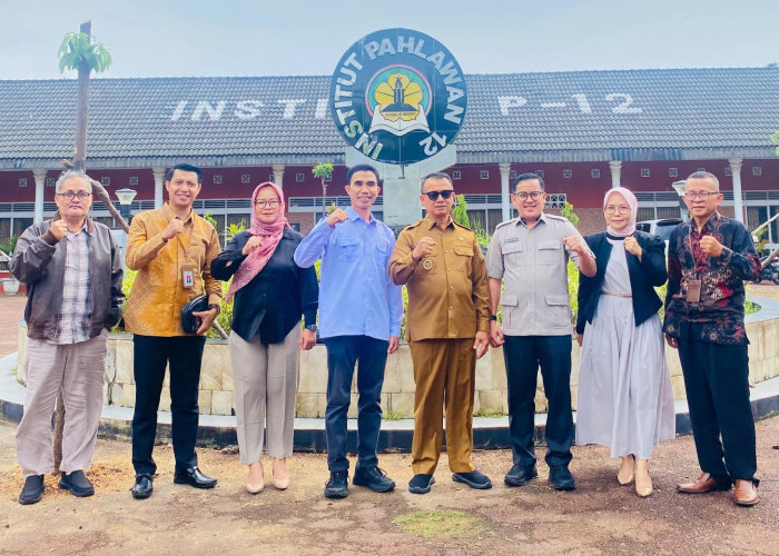 Wakil Bupati Syahbudin Kunjungi Institut Pahlawan 12, Serahkan Bantuan Pendidikan Akhir Tahun