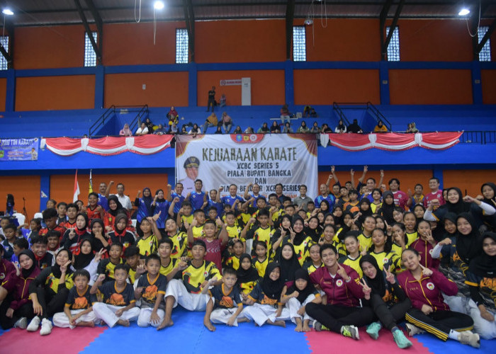 Kontingen Dojo ST XII Juara Umum Kejuaraan Karate XCBC Series 5