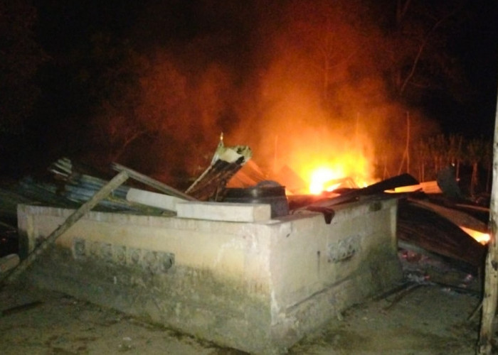 Rumah Milik Lansia di Tempilang Rata Dengan Tanah, 4 Motor Ludes Terbakar 