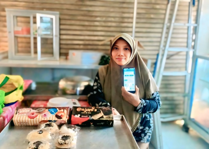 Bangkit dari Keterbatasan, Kue Tantiningsih Kini Mampu Topang Ekonomi Keluarga Berkat Sinergi Holding UMi