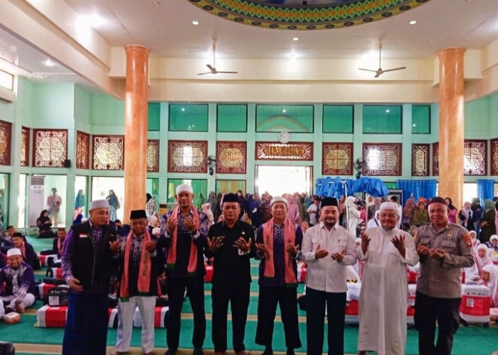 Staf Ahli Bupati Bangka Lepas 78 Jemaah Haji Asal Sungailiat 