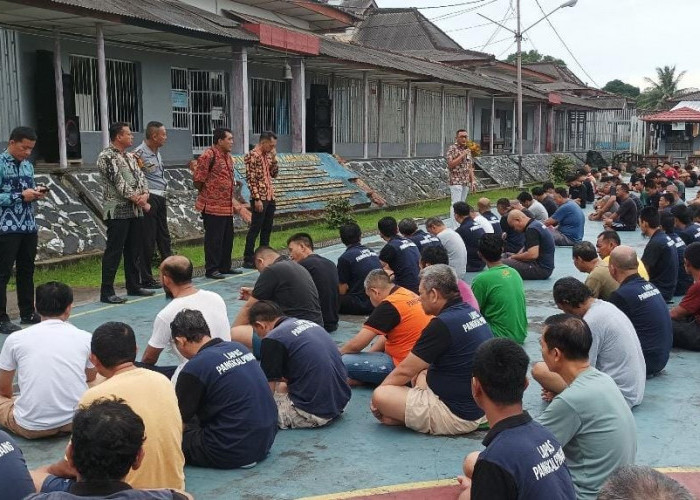 Perdana, Plt Kalapas Pangkalpinang Dian Artanto Sapa Warga Binaan