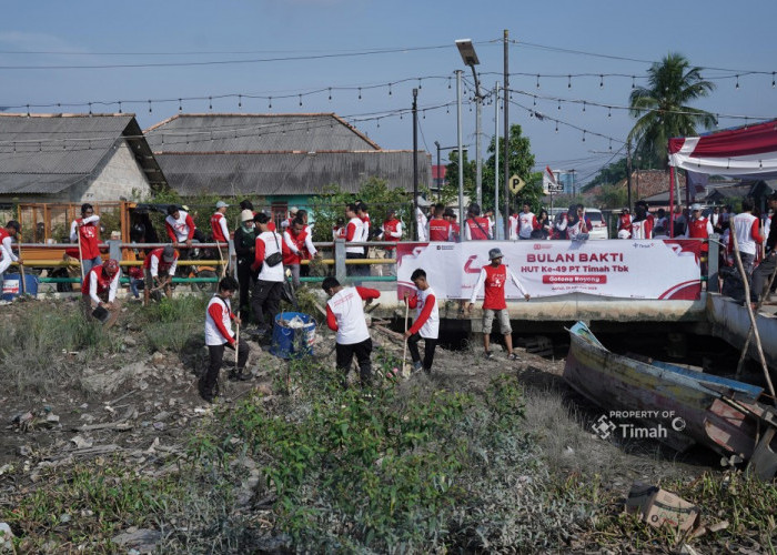 Karyawan PT Timah Bersama Masyarakat Opas Bersihkan Jalan hingga Bantaran Sungai Rangkui 