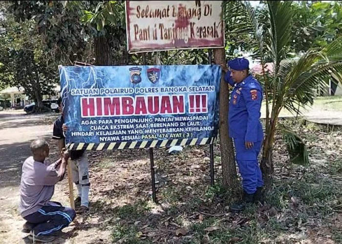 Satpolairud Polres Basel Pasang Spanduk Imbauan di Pantai Tanjung Kerasak
