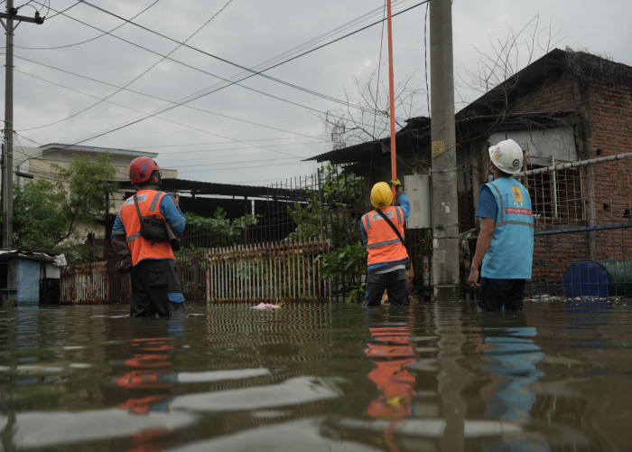 Tantangan Cuaca Ekstrem, PLN Siagakan Petugas Jaga Kelistrikan Andal selama Ramadan