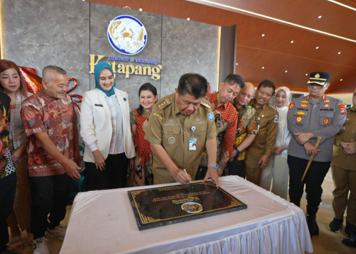Gubernur Hidayat Arsani Resmikan  