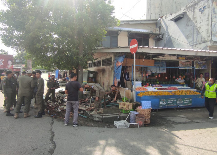 Langgar Perda Tibum, Lima PKL di Kawasan Pasar Muntok Terjaring Razia
