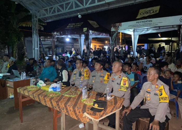Polresta Pangkalpinang Gelar Nobar Indonesia-Vietnam Bersama Warga Batu Belubang